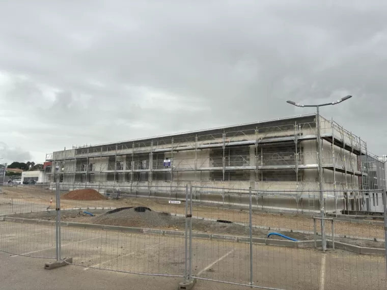 Location d'échafaudages pour bâtiment en construction à Perpignan, Perpignan, STEIS ECHAFAUDAGES